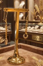 گوشواره طلا ۱۸ عیار آویزی طرح زنجیر و گوی تراش دو رنگ